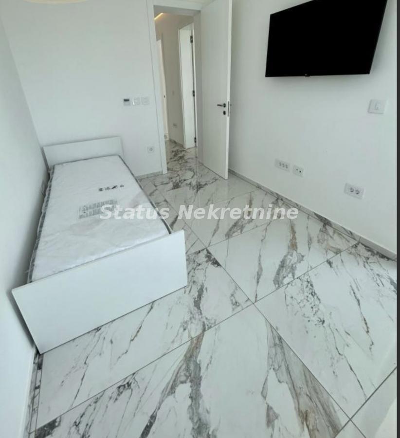 Kuća za izdavanje, Sremska Kamenica, Novi Sad, 180m², 2.000 €/mes