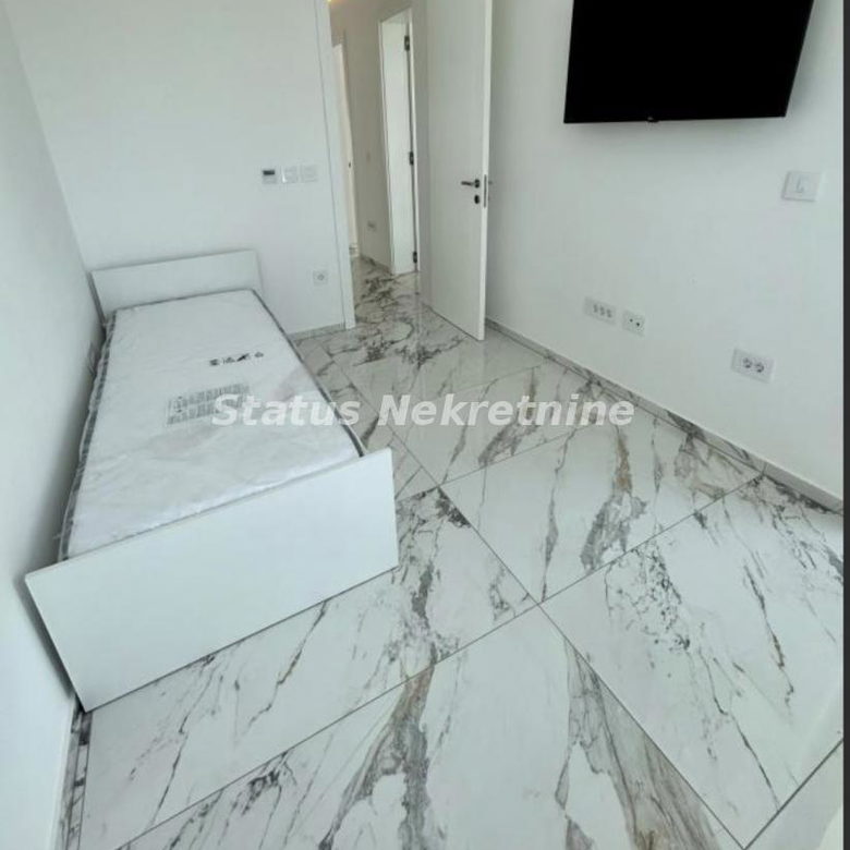Kuća za izdavanje, Sremska Kamenica, Novi Sad, 180m², 2.000 €/mes