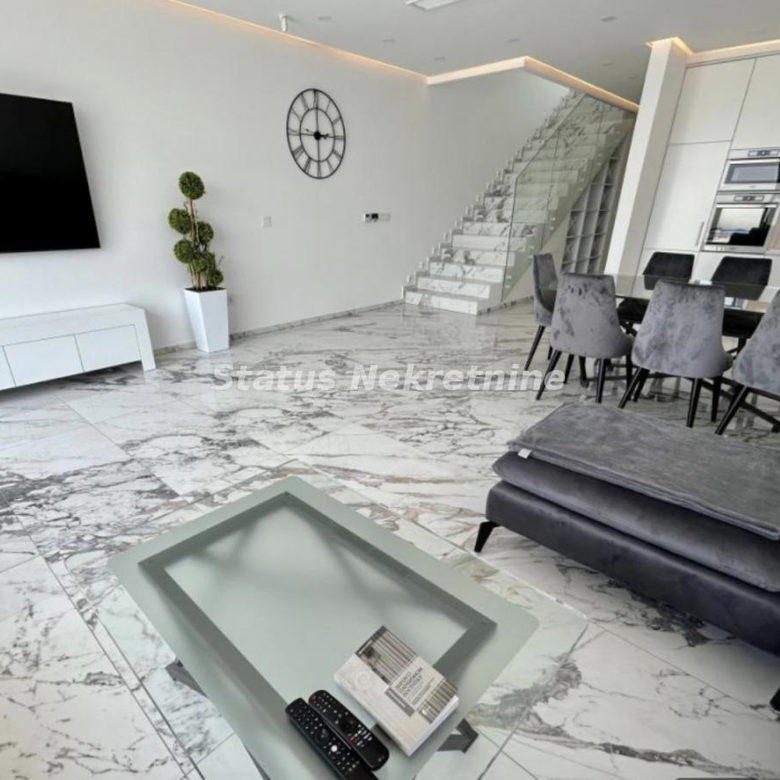 Kuća za izdavanje, Sremska Kamenica, Novi Sad, 180m², 2.000 €/mes