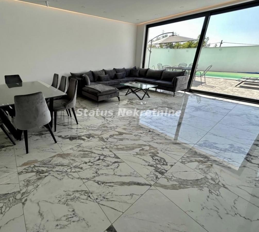 Kuća za izdavanje, Sremska Kamenica, Novi Sad, 180m², 2.000 €/mes