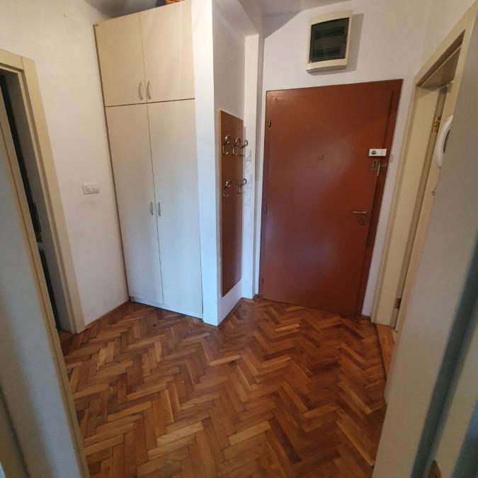 Stan Izdavanje Novi Sad Cara Dušana 48 m2