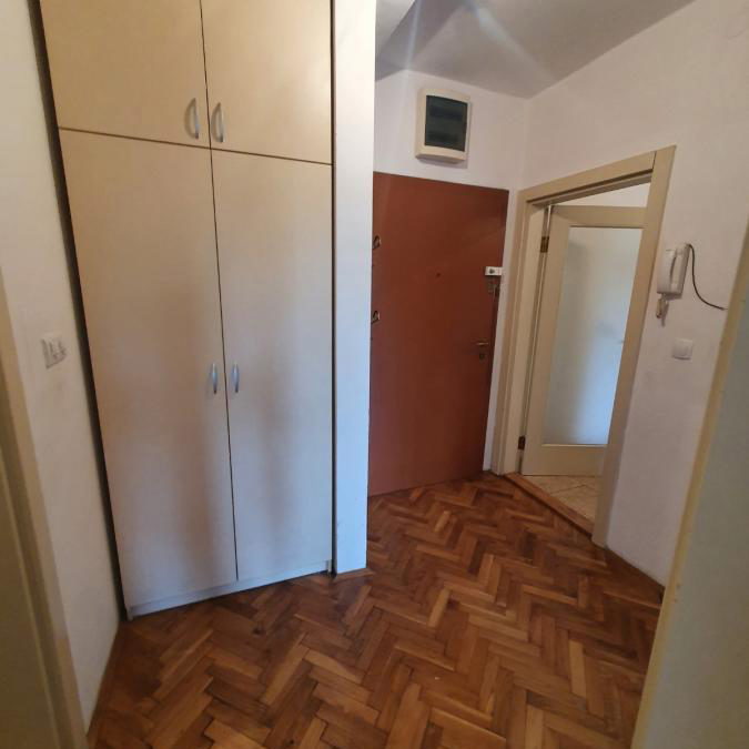 Stan Izdavanje Novi Sad Cara Dušana 48 m2
