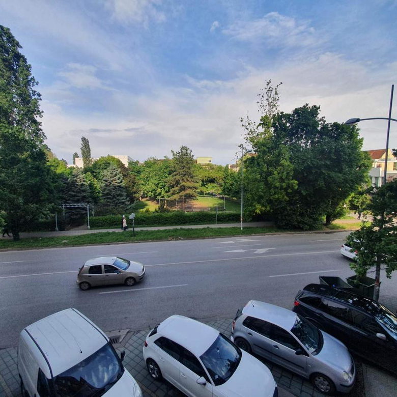Dvosoban stan za izdavanje, Cara Dušana, Novi Sad, 48m², 300 €/mes