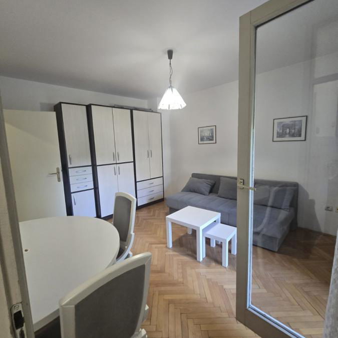 Stan Izdavanje Novi Sad  29 m2