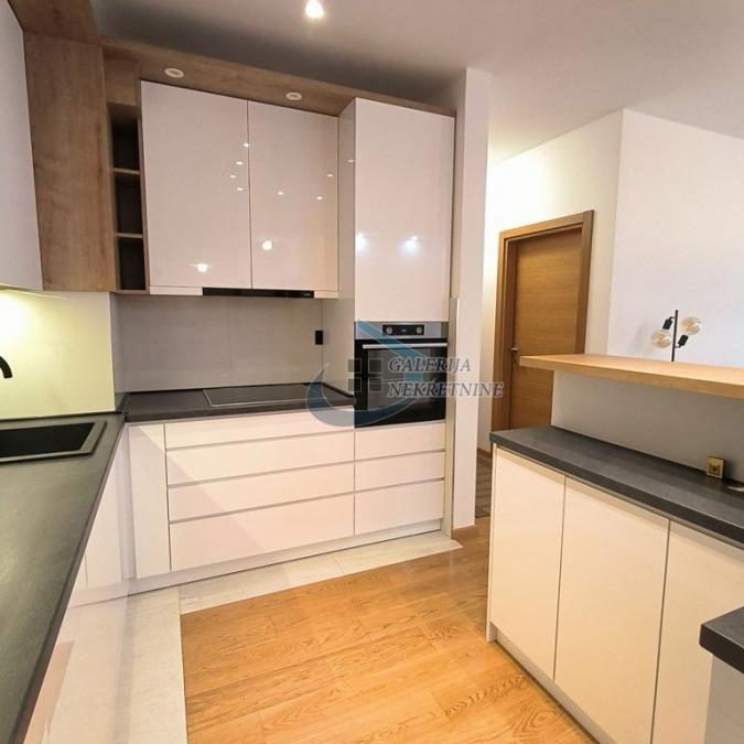 Četvorosoban stan za izdavanje, Crveni Krst, Beograd, 102m², 1.350 €/mes