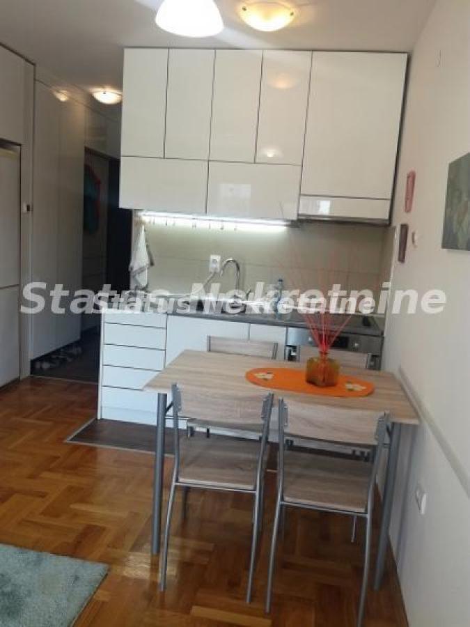 Stan Izdavanje Novi Sad Nova Detelinara 26 m2