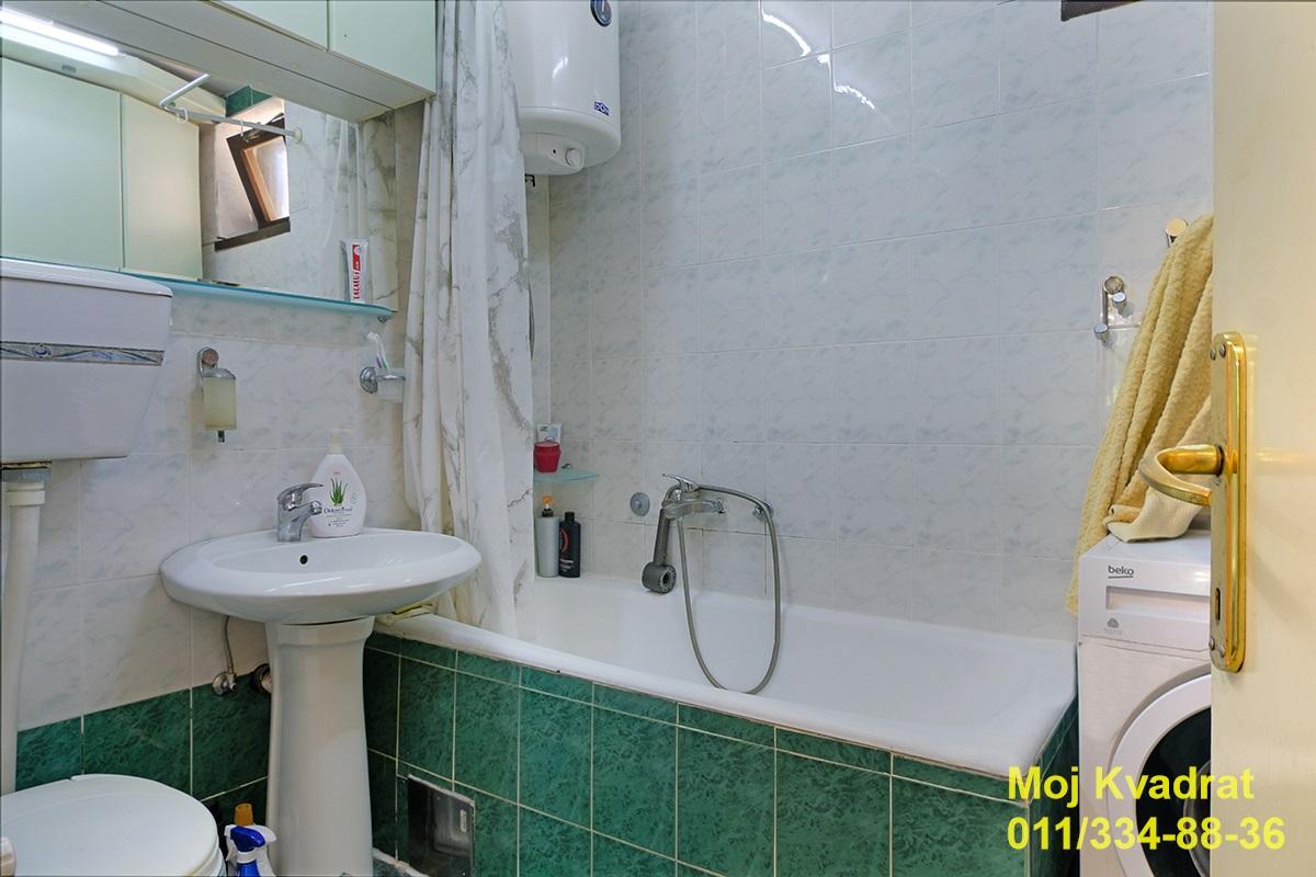 Četvorosoban stan na prodaju, Karaburma, Beograd, 87m², 235.000 €