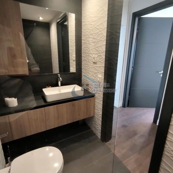 Petosoban stan na prodaju, Kalenić Pijaca, Beograd, 198m², 6. sprat, 870.000 €
