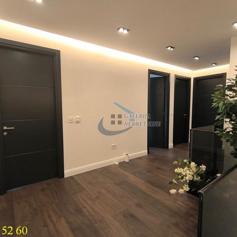 Petosoban stan na prodaju, Kalenić Pijaca, Beograd, 198m², 6. sprat, 870.000 €