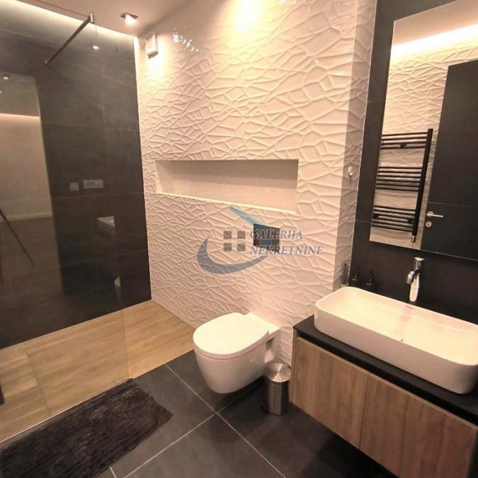 Petosoban stan na prodaju, Kalenić Pijaca, Beograd, 198m², 6. sprat, 870.000 €