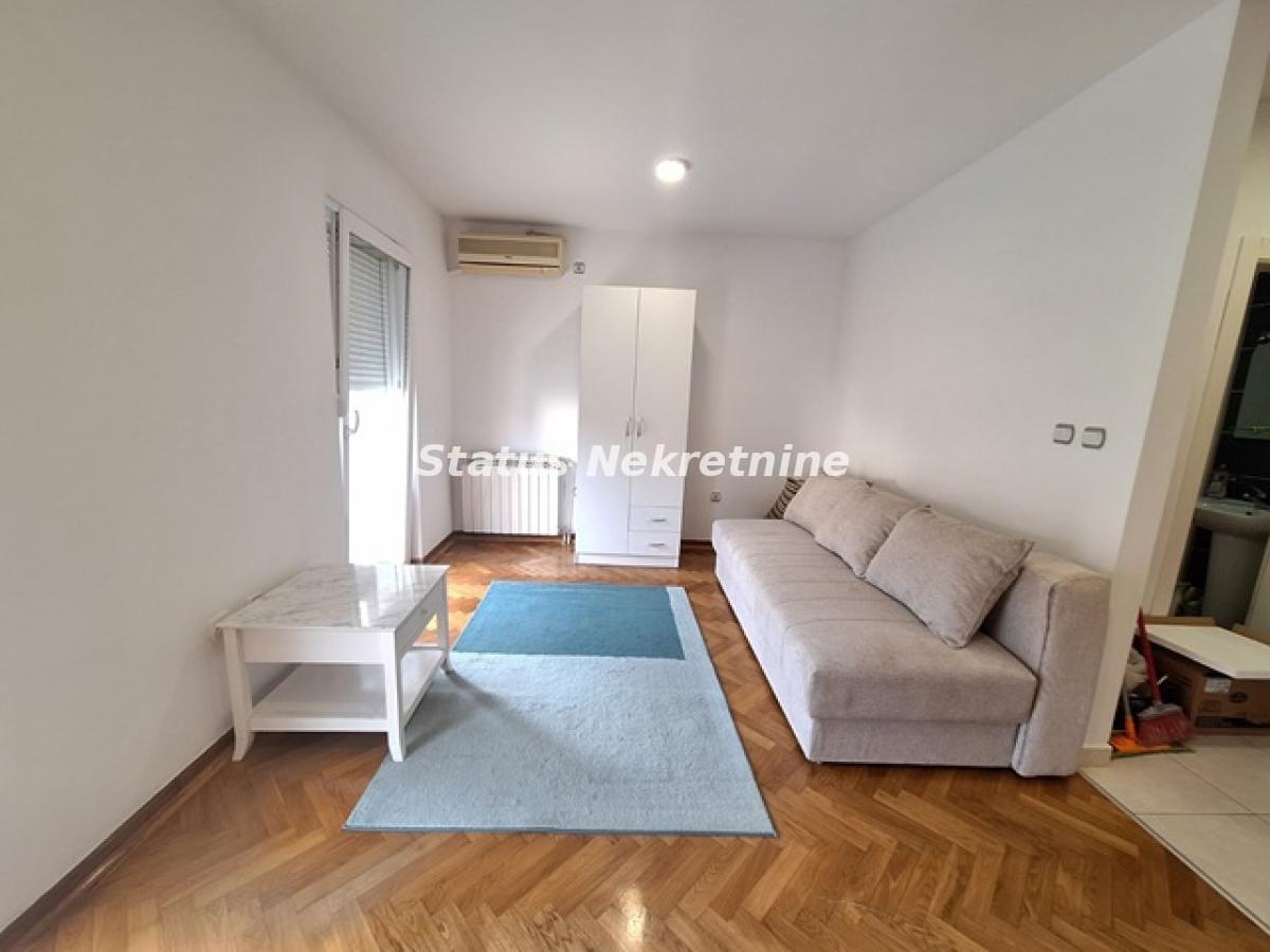 Stan Izdavanje Novi Sad  25 m2
