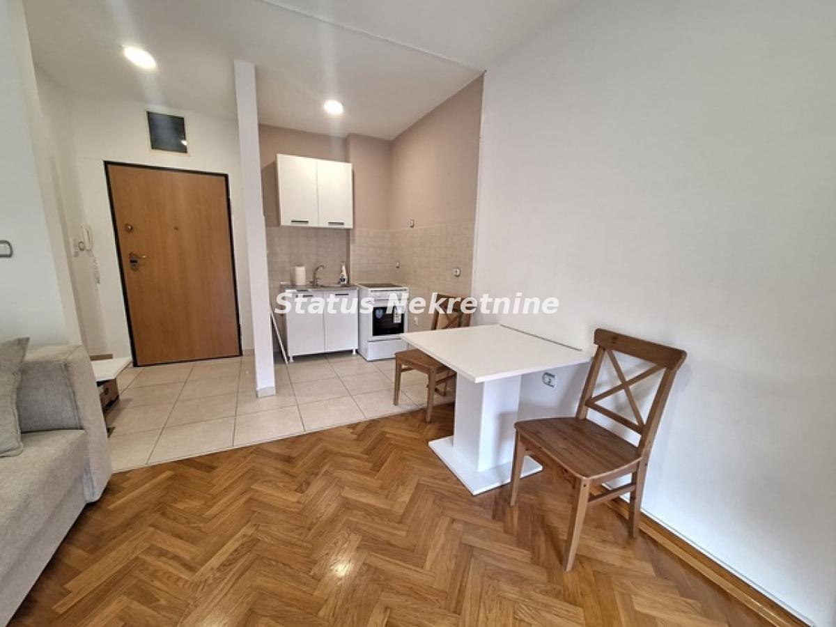 Stan Izdavanje Novi Sad  25 m2