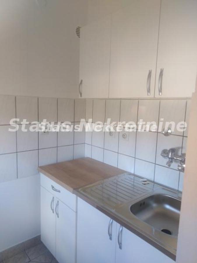 Stan Izdavanje Novi Sad Stan Izdavanje Novi Sad Cara Dušana 36 m2