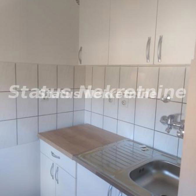 Stan Izdavanje Novi Sad Cara Dušana 36 m2