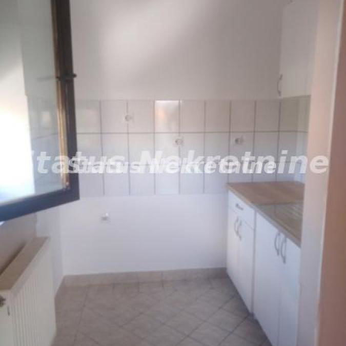 Stan Izdavanje Novi Sad Cara Dušana 36 m2