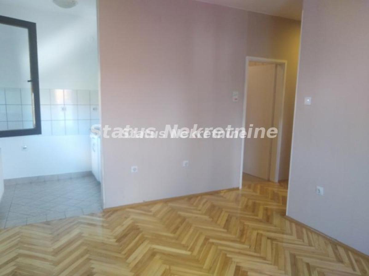 Stan Izdavanje Novi Sad Stan Izdavanje Novi Sad Cara Dušana 36 m2