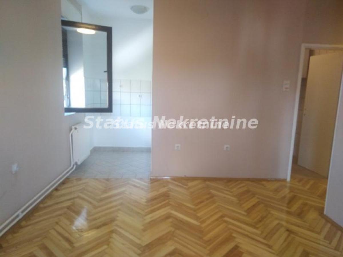 Stan Izdavanje Novi Sad Stan Izdavanje Novi Sad Cara Dušana 36 m2
