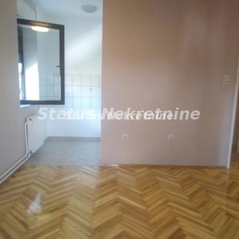 Stan Izdavanje Novi Sad Cara Dušana 36 m2