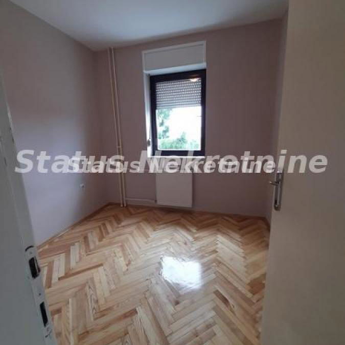Stan Izdavanje Novi Sad Cara Dušana 36 m2
