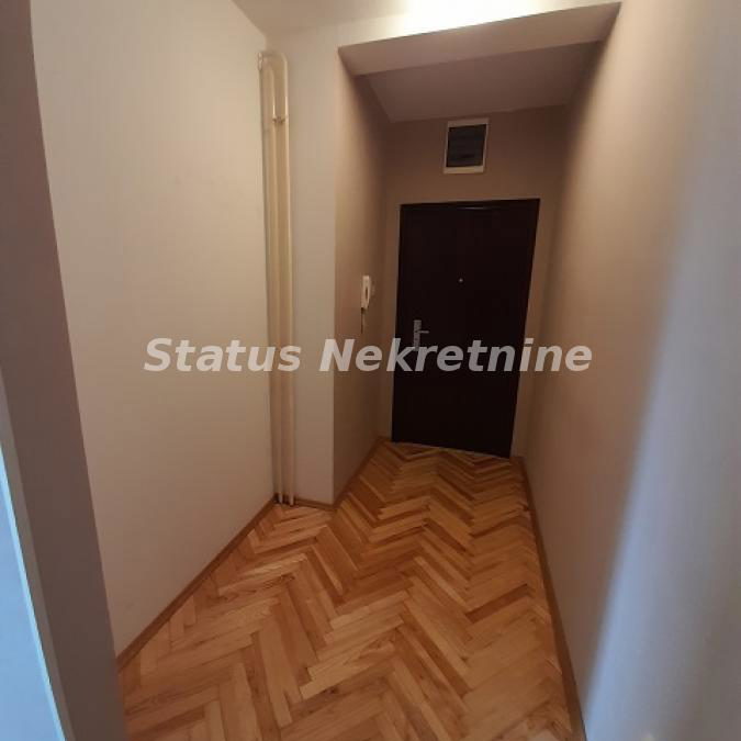 Jednoiposoban stan za izdavanje, Cara Dušana, Novi Sad, 36m², 300 €/mes