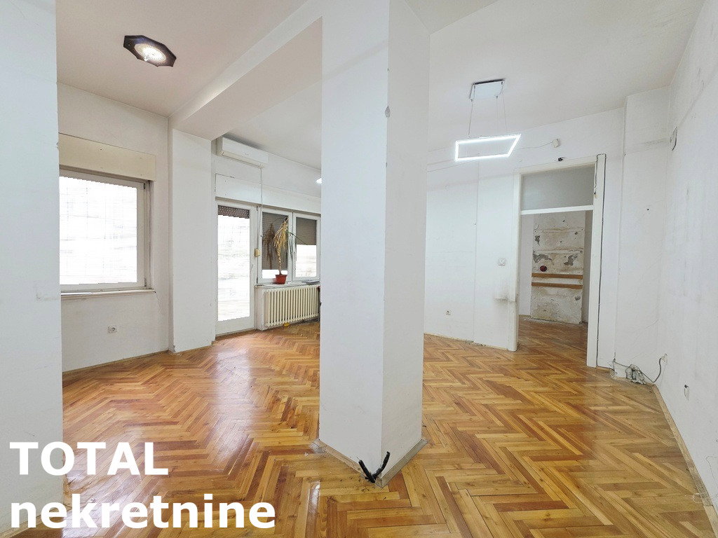 Lokal za izdavanje, Bulevar Oslobođenja, Novi Sad, 140m², 2.100 €/mes