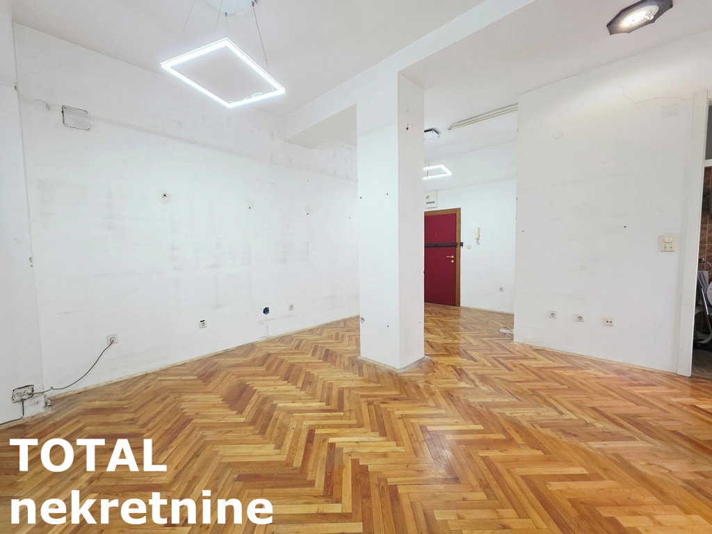 Lokal Izdavanje Novi Sad  140 m2