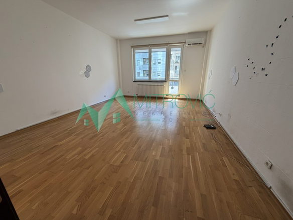 Lokal Prodaja Novi Sad  113 m2