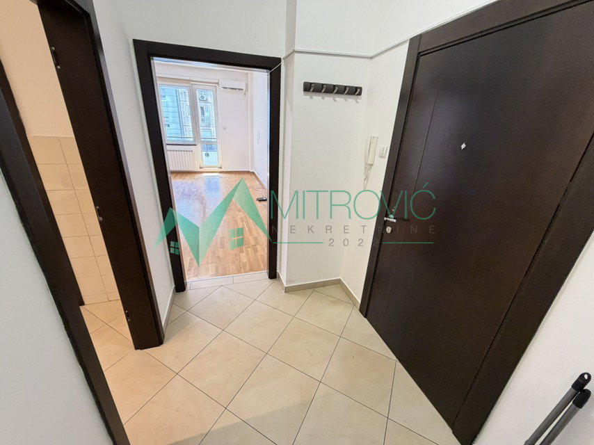 izdavanje-bulevar-osloboDJenja-9102430-asfnj Četvorosoban stan na prodaju, Bulevar Oslobođenja, Novi Sad, 113m², 1.250 €