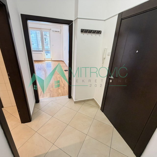 Četvorosoban stan na prodaju, Bulevar Oslobođenja, Novi Sad, 113m², 1.250 €