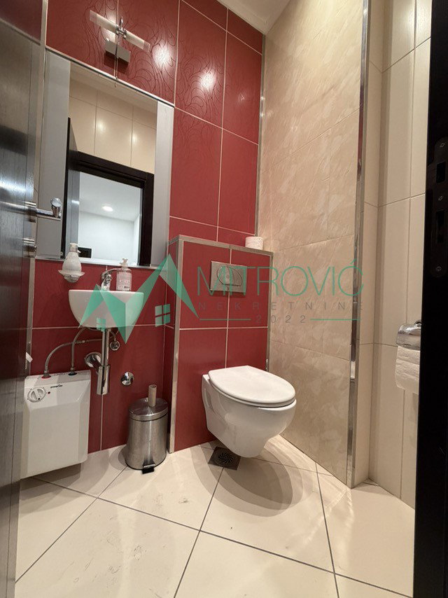 izdavanje-bulevar-osloboDJenja-9102430-eqyn7 Četvorosoban stan na prodaju, Bulevar Oslobođenja, Novi Sad, 113m², 1.250 €