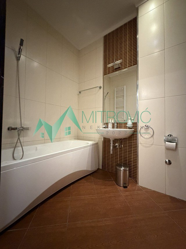 izdavanje-bulevar-osloboDJenja-9102430-lpikd Četvorosoban stan na prodaju, Bulevar Oslobođenja, Novi Sad, 113m², 1.250 €