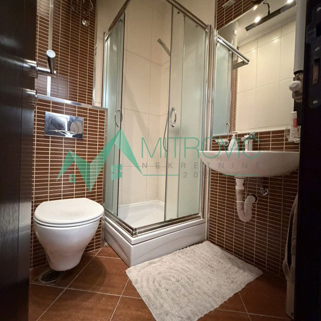 Četvorosoban stan na prodaju, Bulevar Oslobođenja, Novi Sad, 113m², 1.250 €