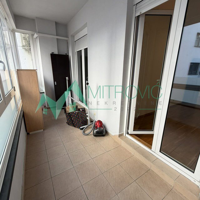 Četvorosoban stan na prodaju, Bulevar Oslobođenja, Novi Sad, 113m², 1.250 €