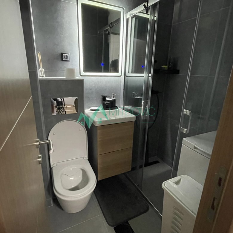 Jednoiposoban stan na prodaju, Bulevar Oslobođenja, Novi Sad, 33m², 500 €