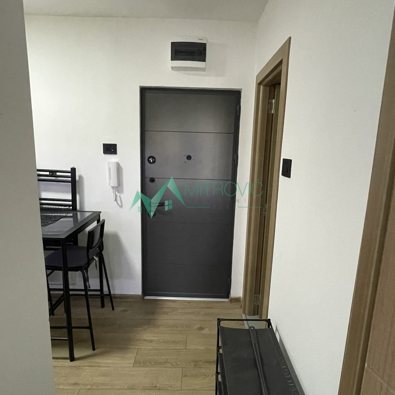 Jednoiposoban stan na prodaju, Bulevar Oslobođenja, Novi Sad, 33m², 500 €