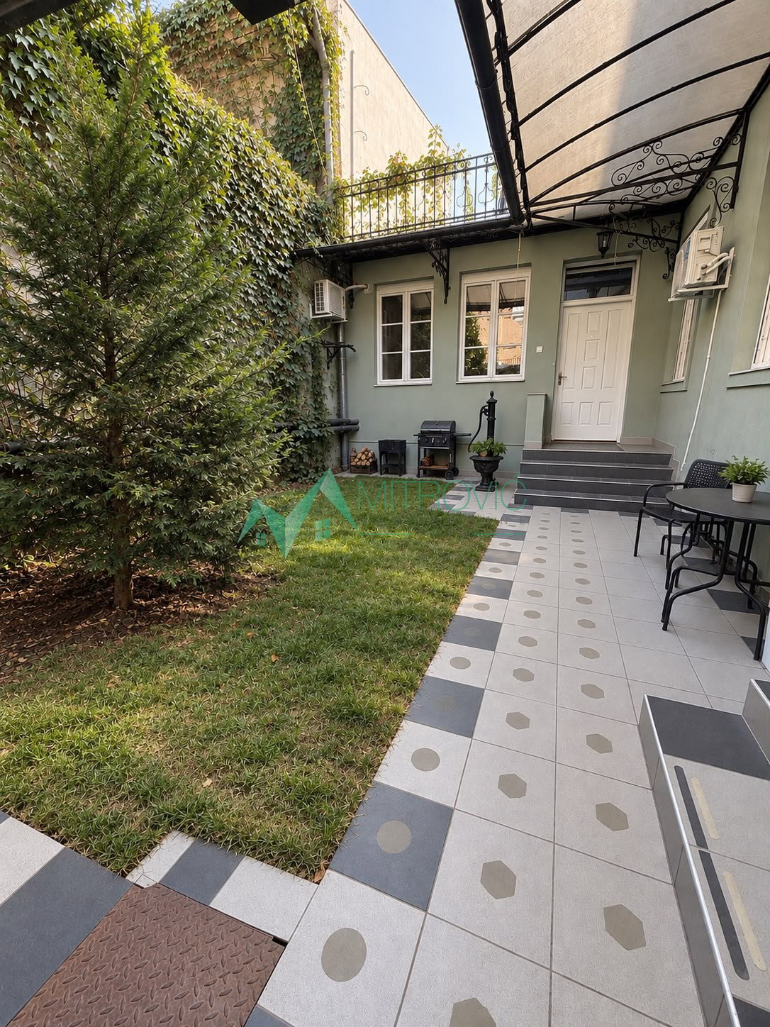 izdavanje-centar-ns-9102466-q7epn Kuća na prodaju, Centar, Novi Sad, 158m², 3.000 €