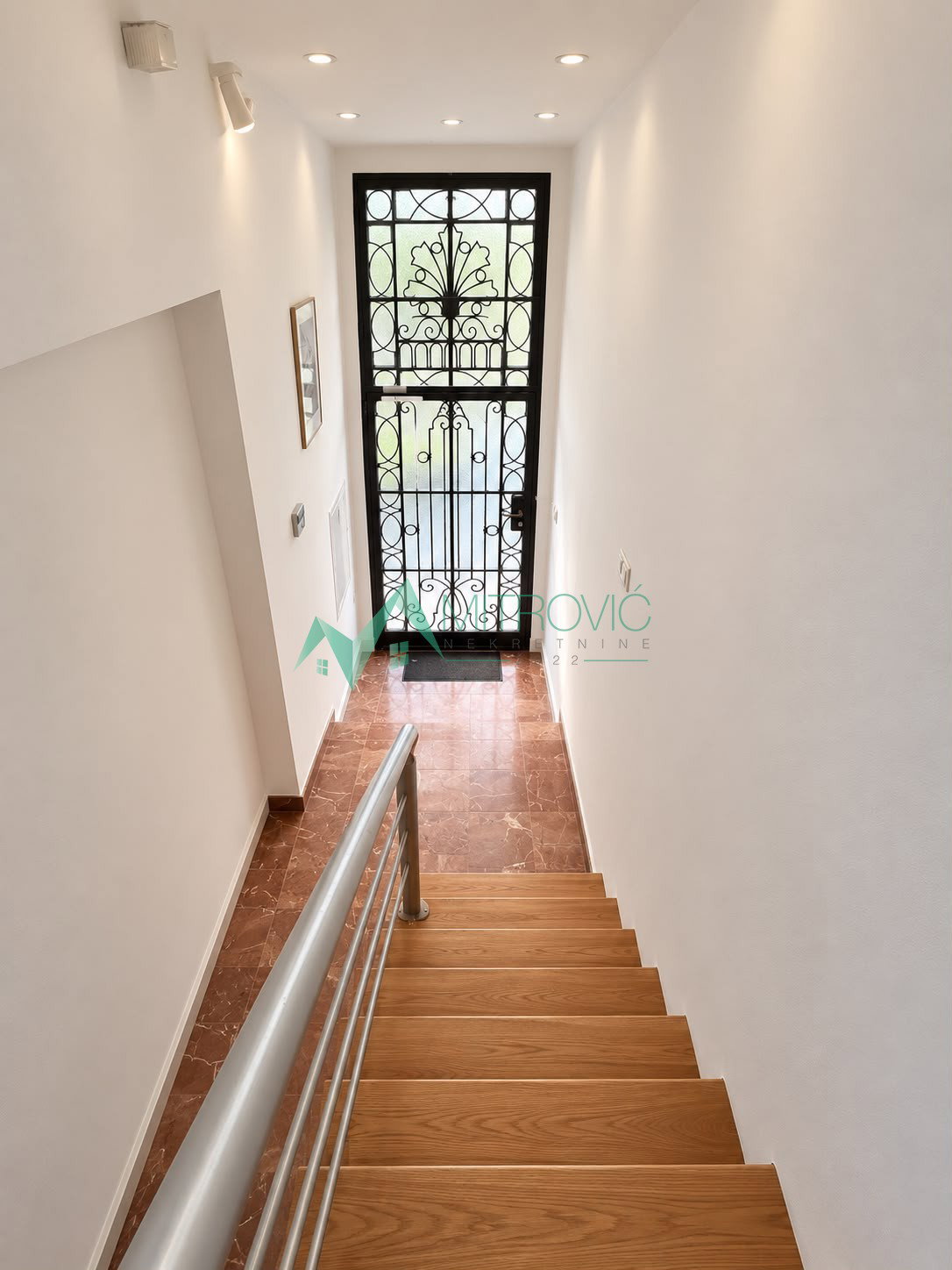 izdavanje-centar-ns-9102466-yfwtp Kuća na prodaju, Centar, Novi Sad, 158m², 3.000 €