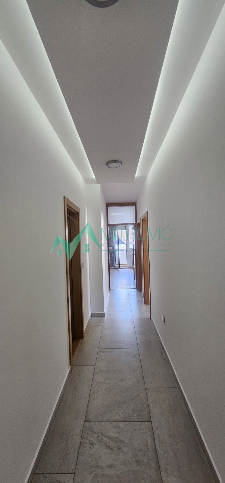 Trosoban stan na prodaju, Centar, Novi Sad, 73m², 1.150 €