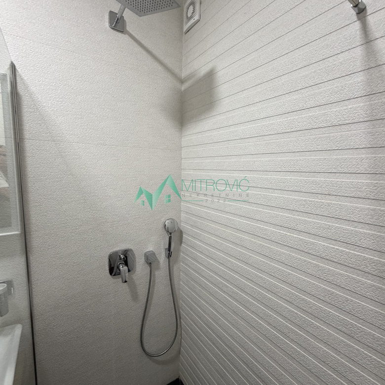 Trosoban stan na prodaju, Centar, Novi Sad, 57m², 1.000 €