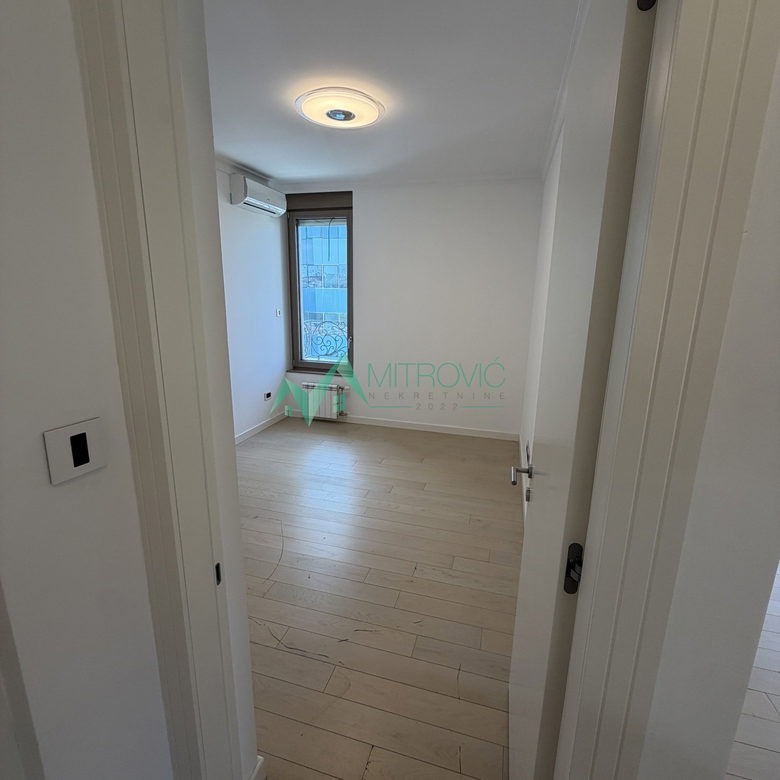 Trosoban stan na prodaju, Centar, Novi Sad, 57m², 1.000 €