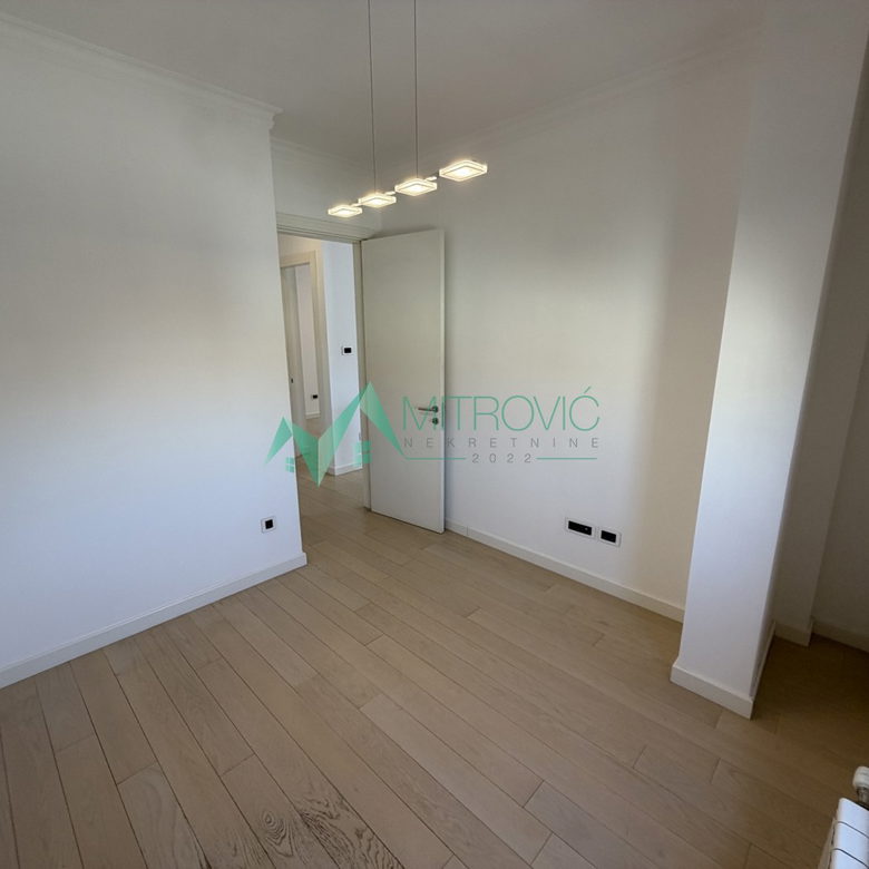 Trosoban stan na prodaju, Centar, Novi Sad, 57m², 1.000 €