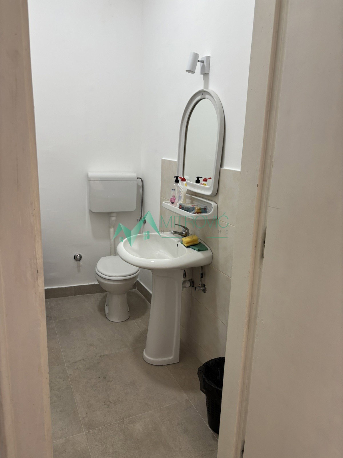 izdavanje-centar-ns-9102499-qktva Lokal na prodaju, Centar, Novi Sad, 120m², 600 €