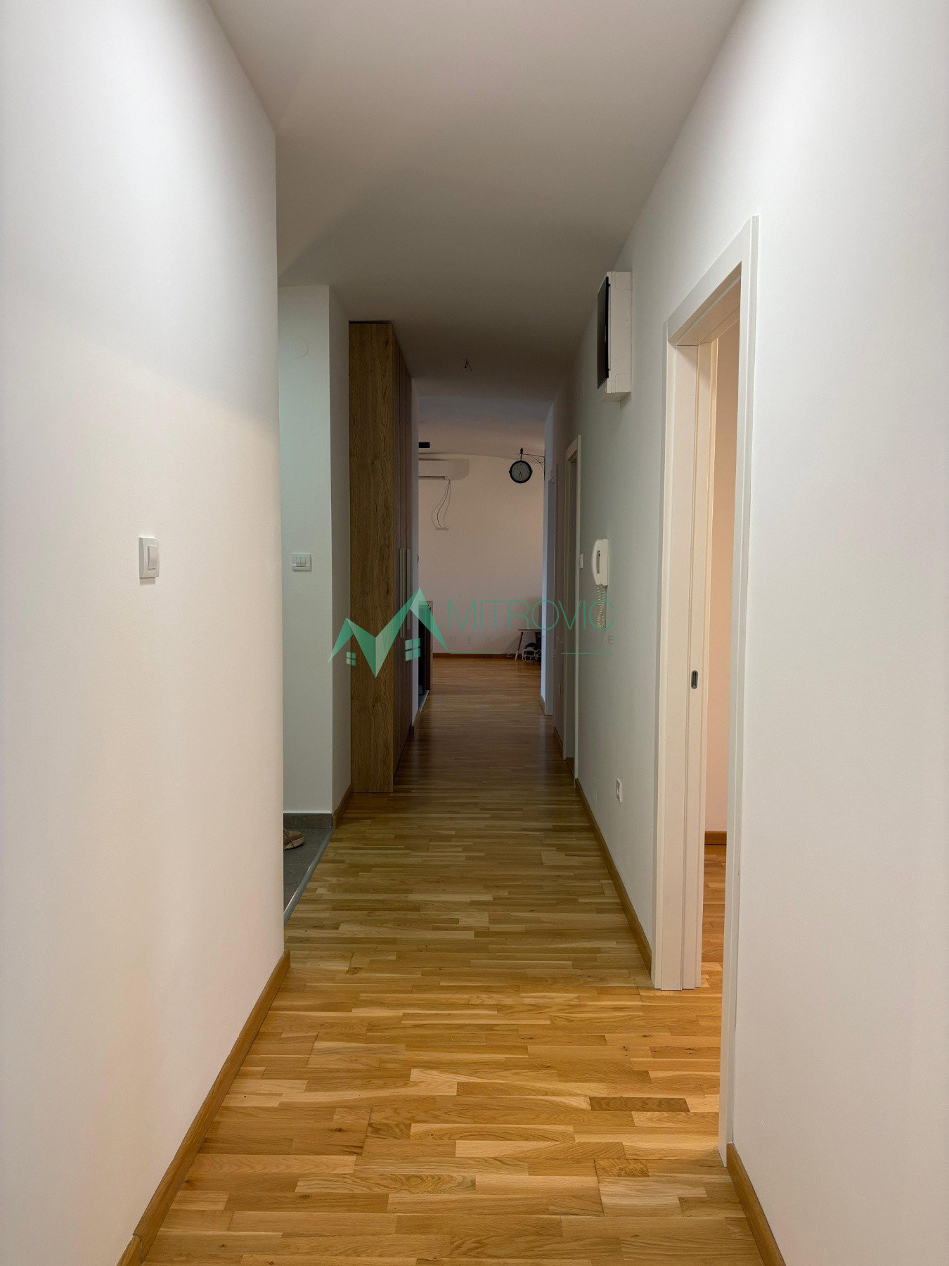 Petosoban stan na prodaju, Nova Detelinara, Novi Sad, 128m², 1.300 €