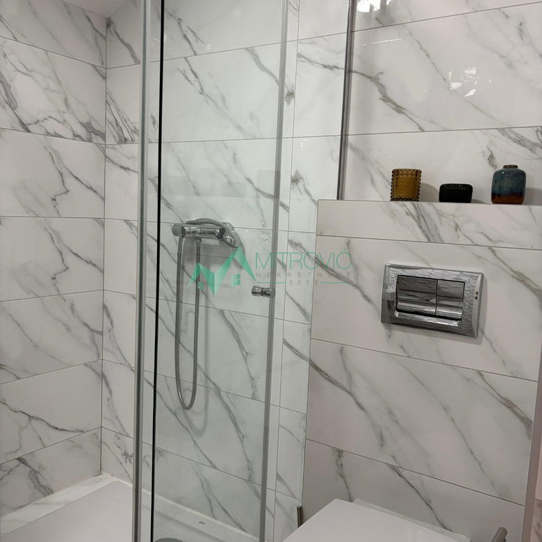 Petosoban stan na prodaju, Nova Detelinara, Novi Sad, 128m², 1.300 €