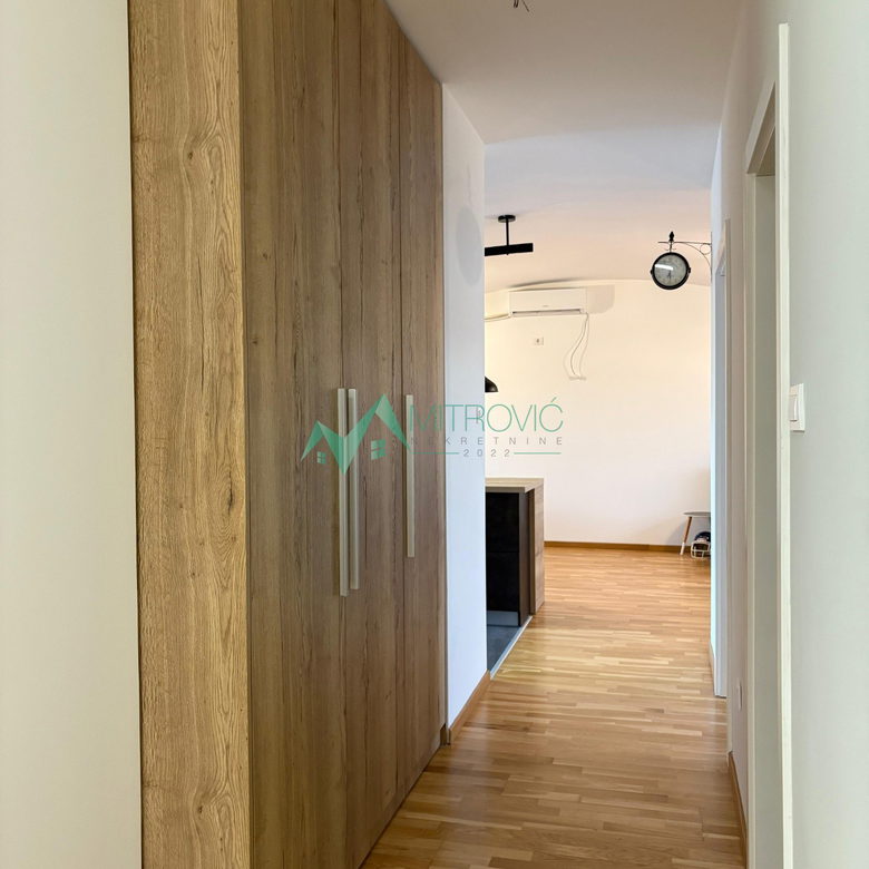 Petosoban stan na prodaju, Nova Detelinara, Novi Sad, 128m², 1.300 €