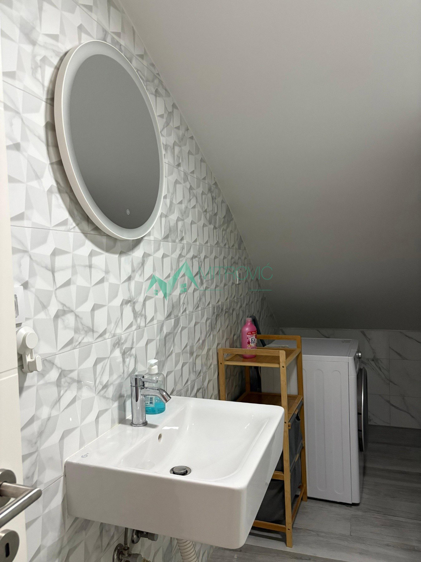 Petosoban stan na prodaju, Nova Detelinara, Novi Sad, 128m², 1.300 €