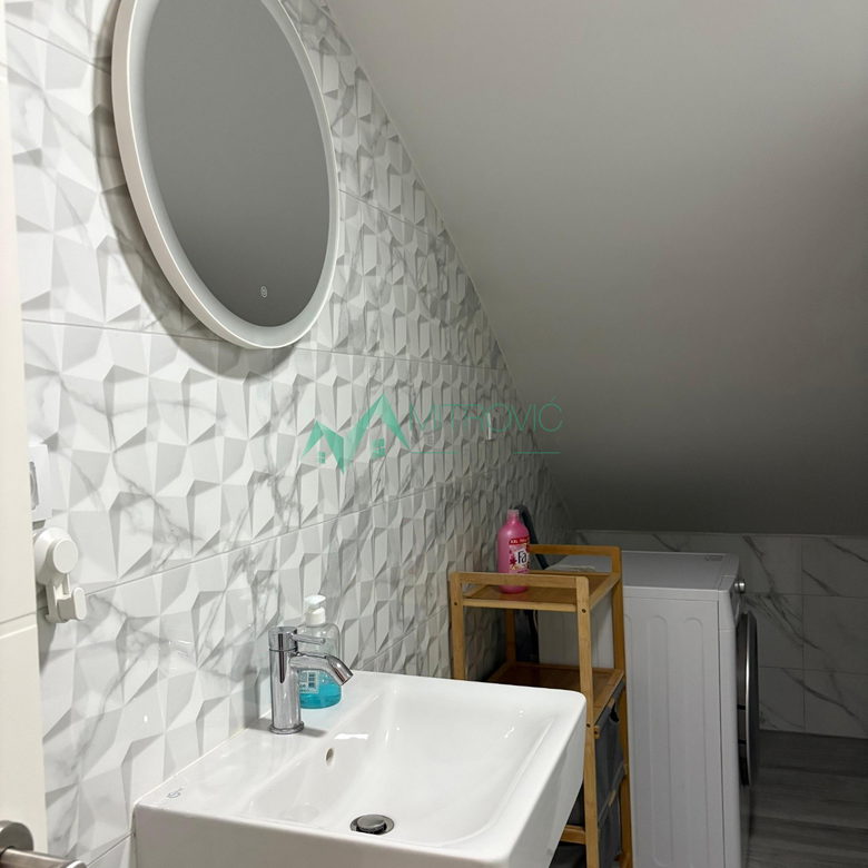 Petosoban stan na prodaju, Nova Detelinara, Novi Sad, 128m², 1.300 €