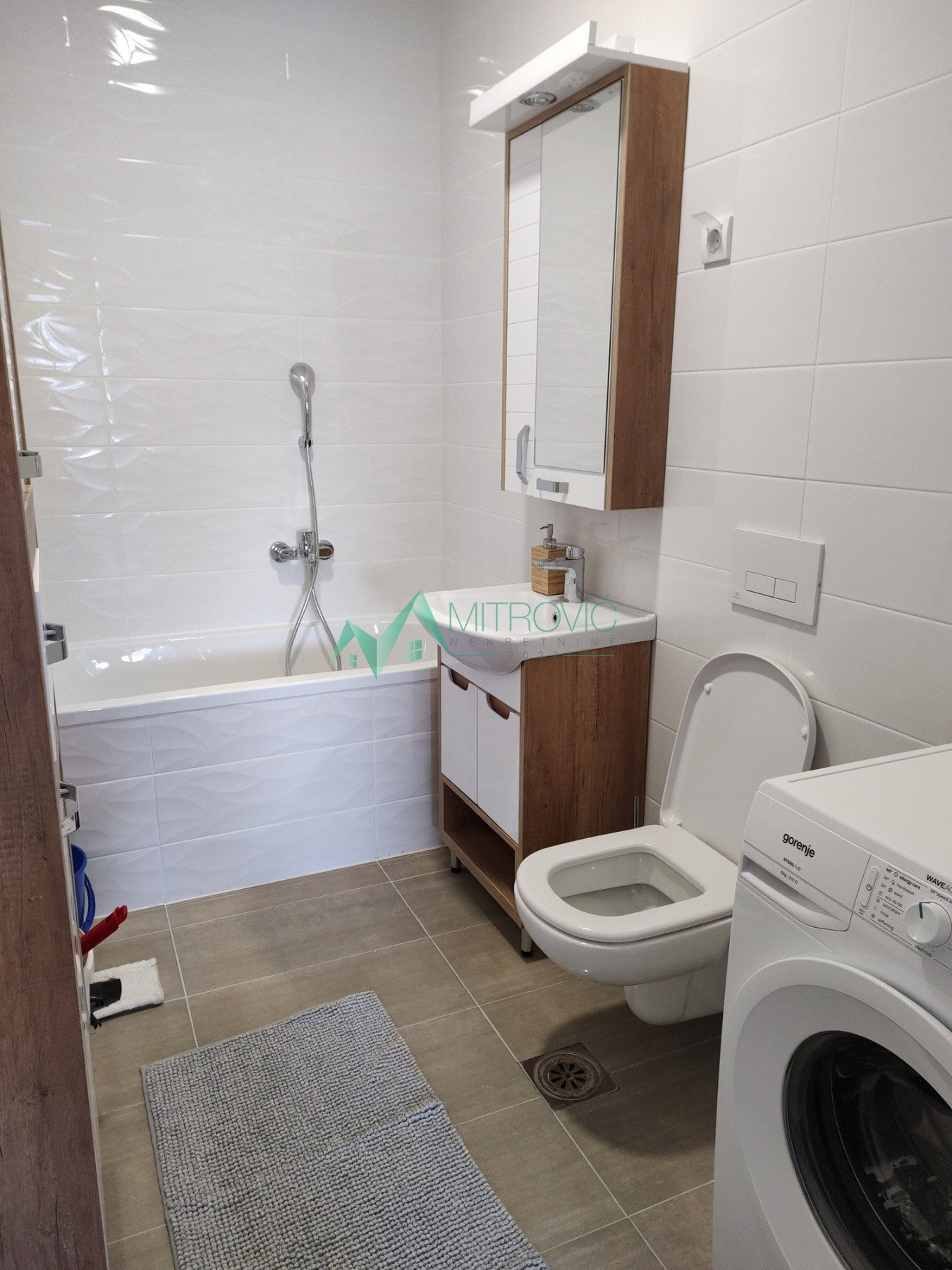 izdavanje-kej-ns-9102475-aerom Trosoban stan na prodaju, Kej, Novi Sad, 57m², 750 €