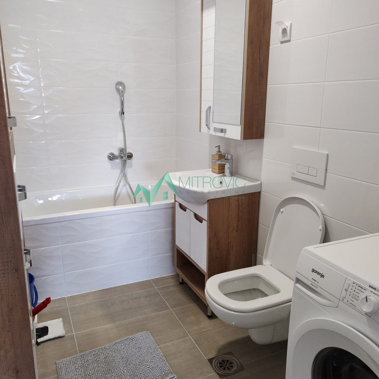 Trosoban stan na prodaju, Kej, Novi Sad, 57m², 750 €