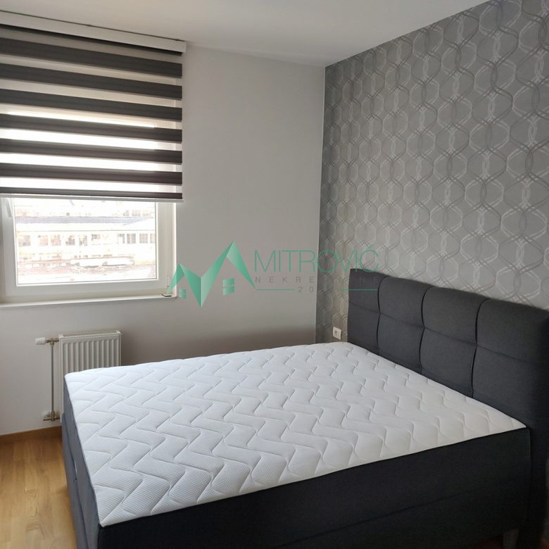 Trosoban stan na prodaju, Kej, Novi Sad, 57m², 750 €